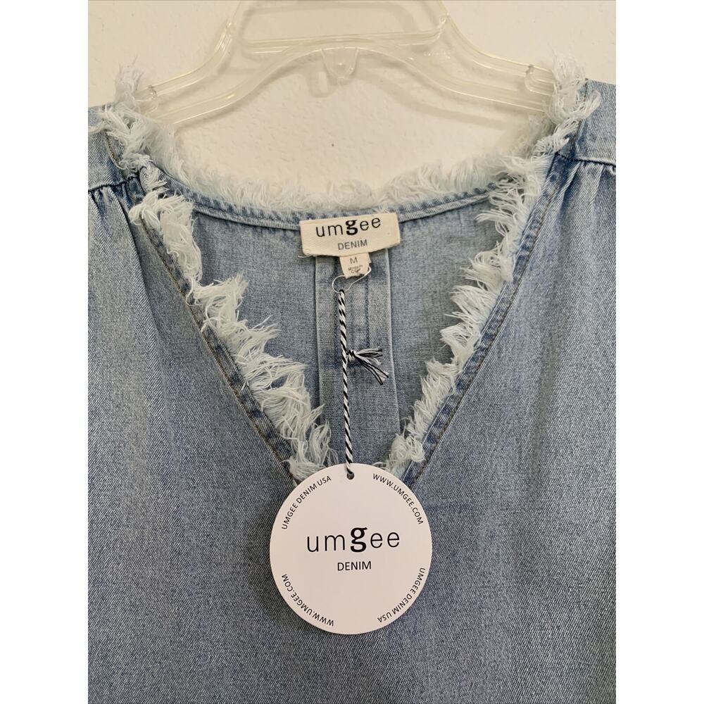 Umgee, Light Blue Denim Blouse, Sleeveless, NWT, Size Medium - Picture 3 of 6